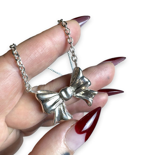 Bow Necklace